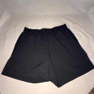 Mondetta Women’s Black High-Waisted Moisture Wicking Shorts w/ Pockets Size Lg